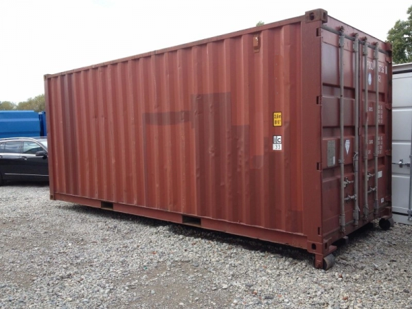 Container-maritime-sur-berce-amp-6-1.png Container de stockage 20 pieds dernier voyage