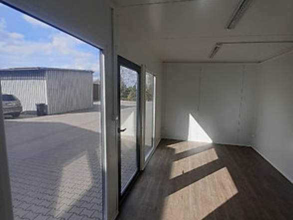 Design-sans-titre-2024-09-11T061508.048-1.png Container Bureau aménagé de 18 m2 avec Toilettes