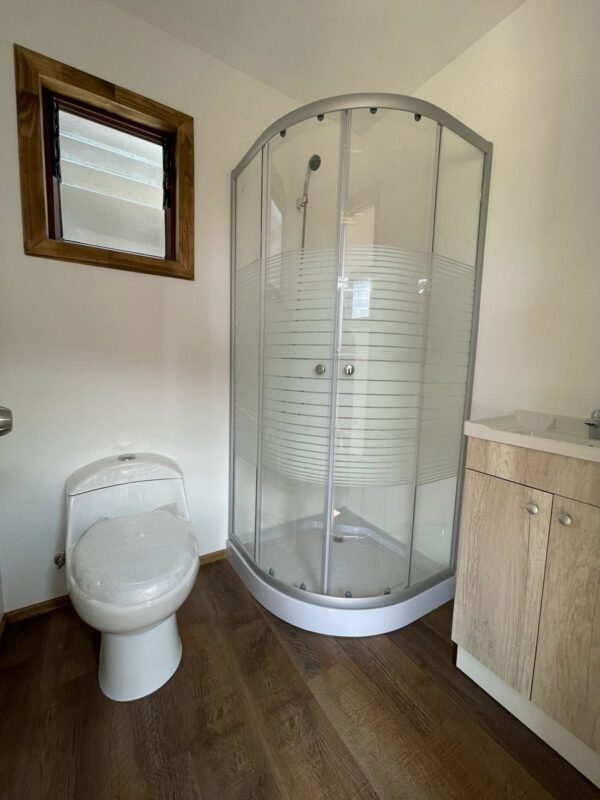 La Cabine Fumée Modulaire 18m² – 6×3 mètres est une solution clé en main conçue pour les clients recherchant un espace compact, moderne et immédiatement fonctionnel. La Cabine Fumée Modulaire 18m² – 6×3 mètres est une solution clé en main conçue pour les clients recherchant un espace compact, moderne et immédiatement fonctionnel.