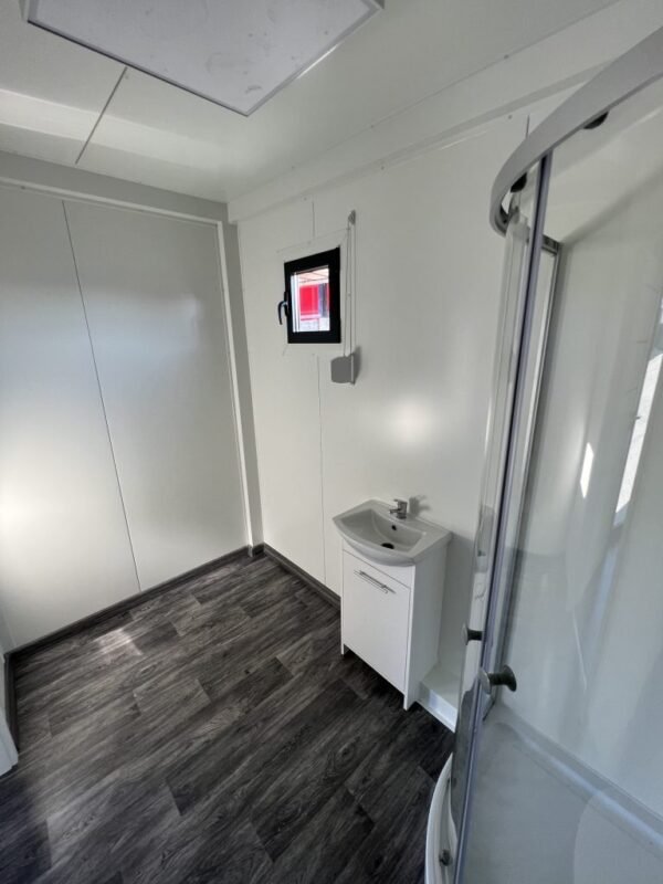 Conteneur habitable 8m x 3m